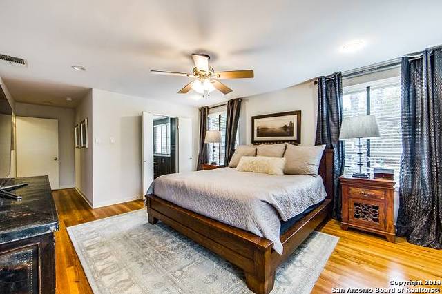 211 Robinhood Place San Antonio TX 78209
