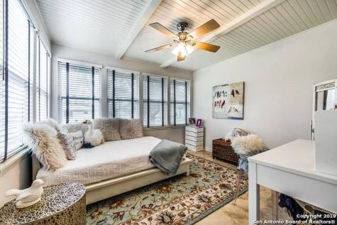 211 Robinhood Place San Antonio TX 78209