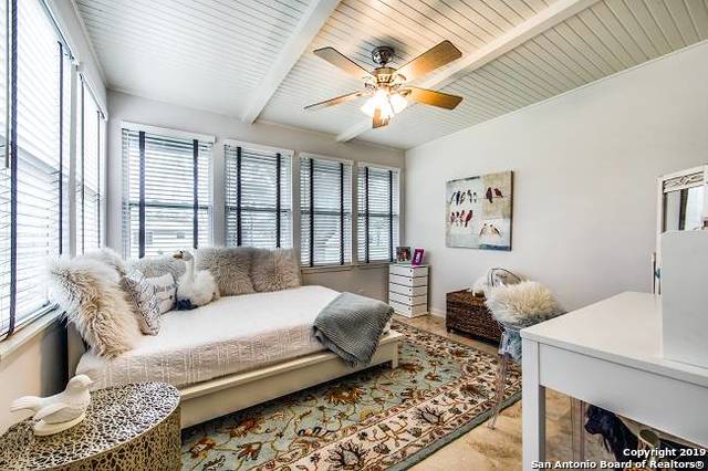 211 Robinhood Place San Antonio TX 78209