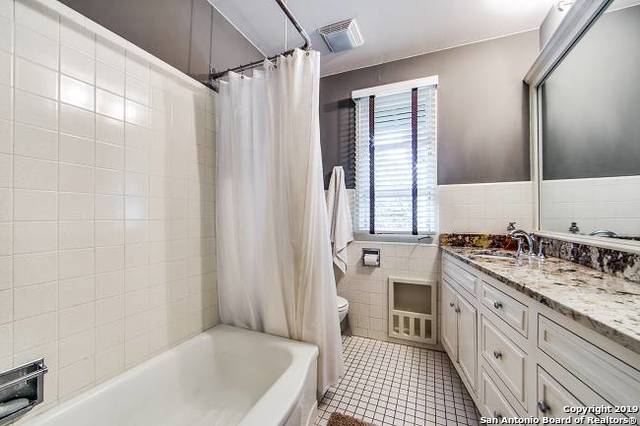211 Robinhood Place San Antonio TX 78209