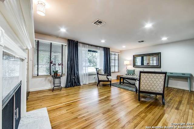 211 Robinhood Place San Antonio TX 78209