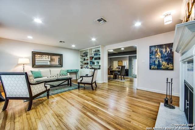 211 Robinhood Place San Antonio TX 78209