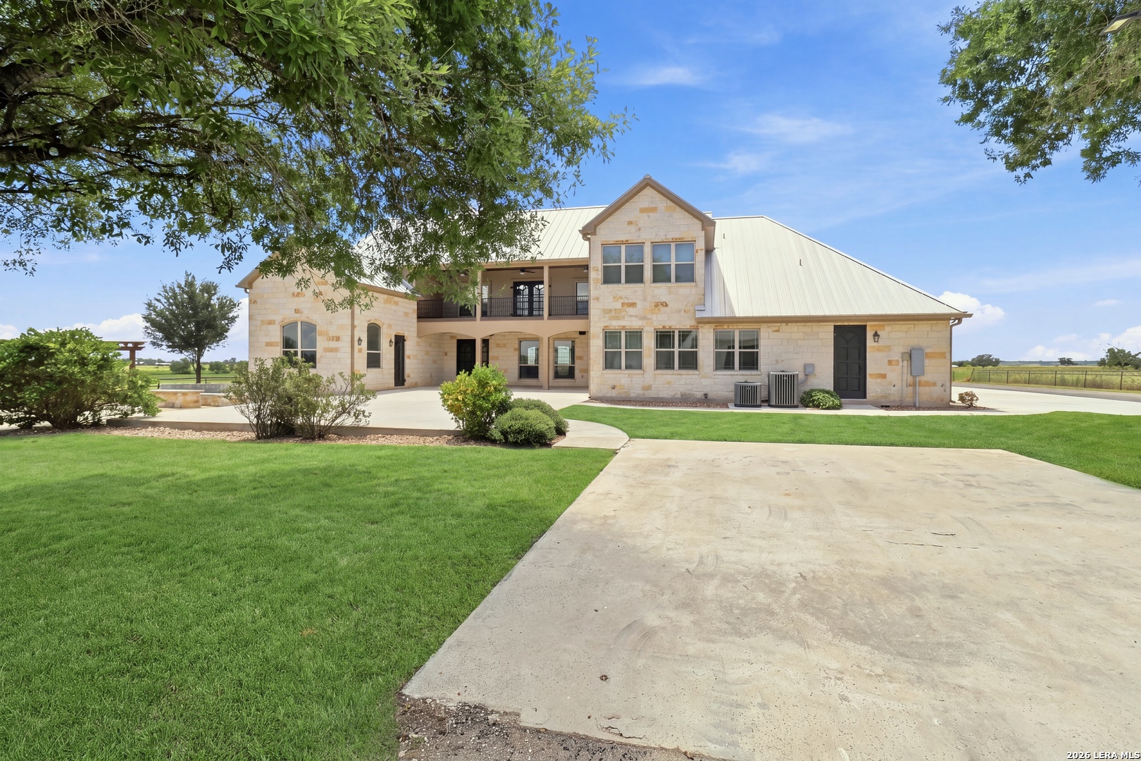 1384 County Road 532 Hondo TX 78861