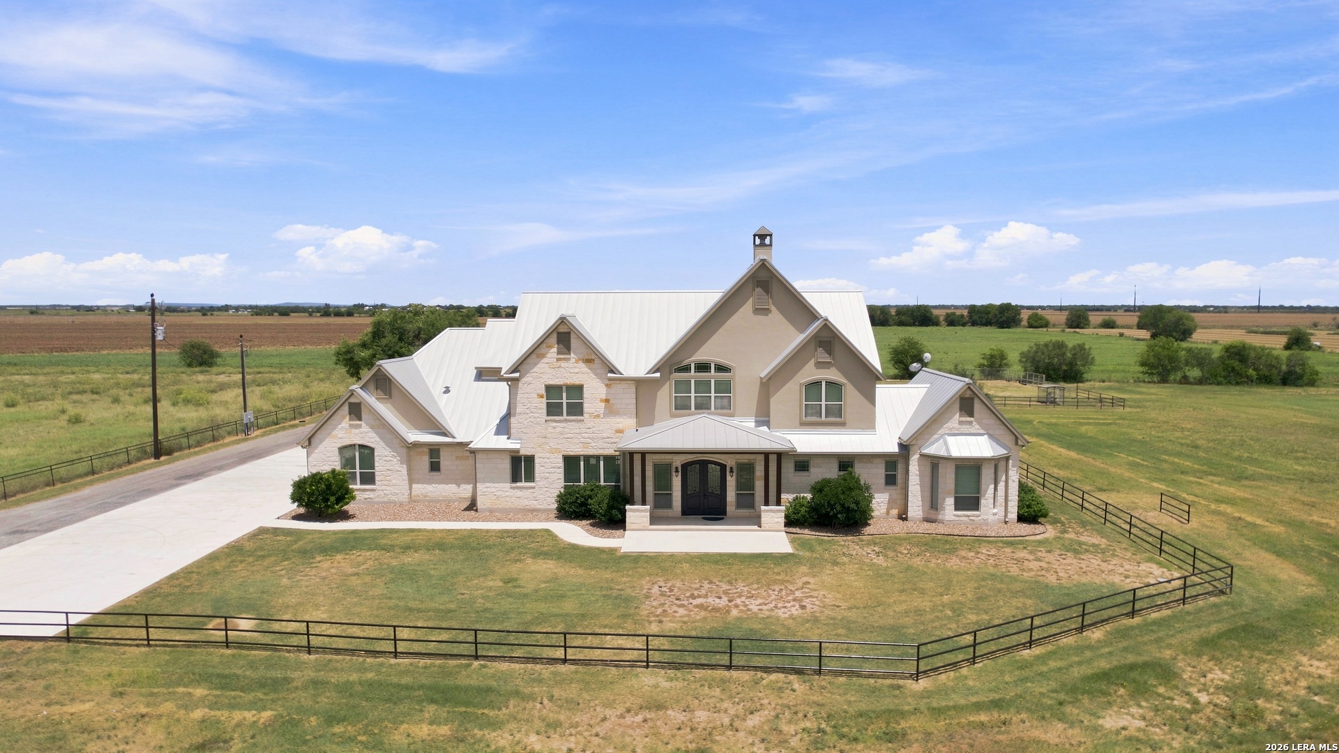 1384 County Road 532 Hondo TX 78861