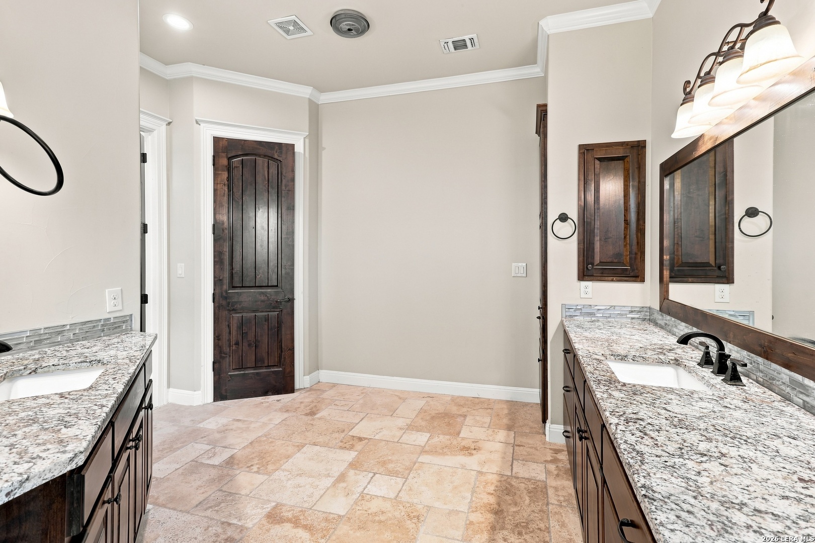 1384 County Road 532 Hondo TX 78861