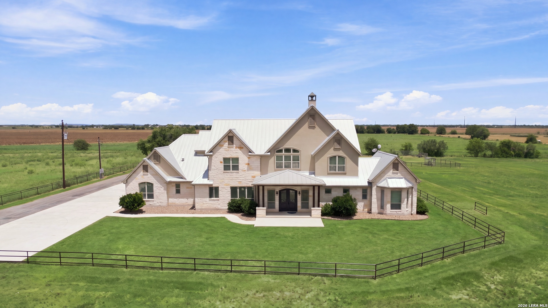 1384 County Road 532 Hondo TX 78861