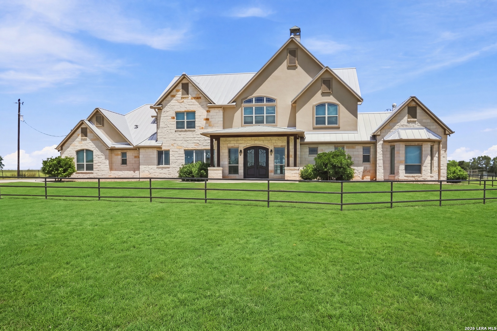 1384 County Road 532 Hondo TX 78861