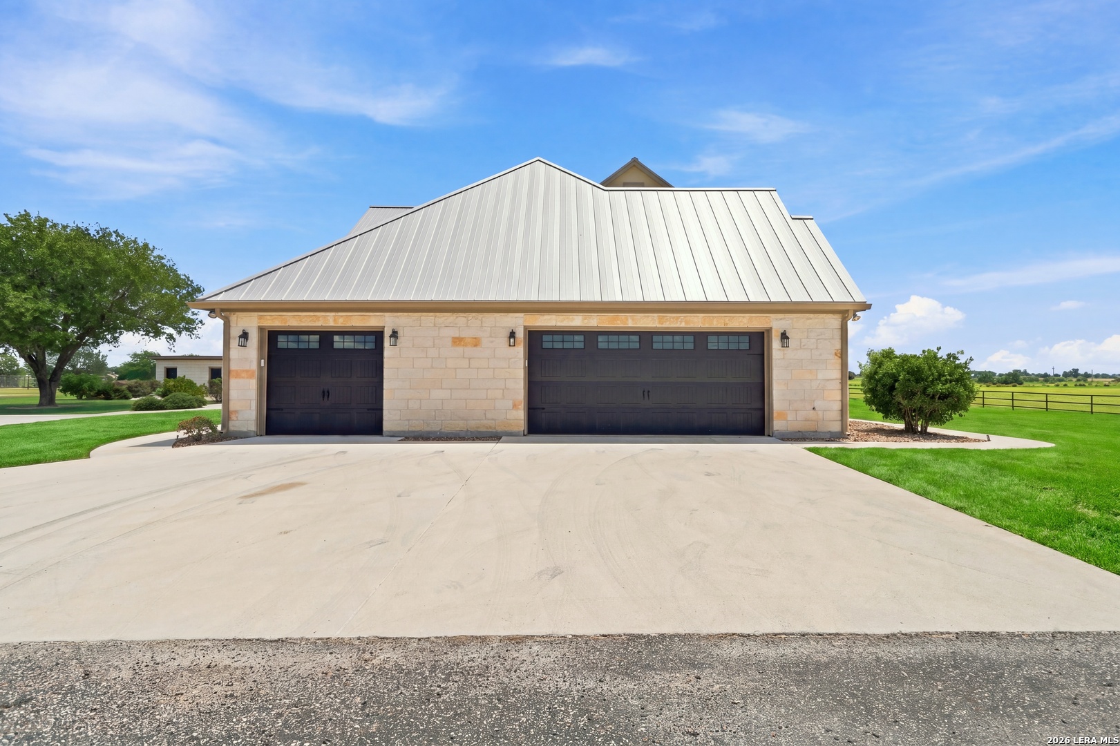 1384 County Road 532 Hondo TX 78861