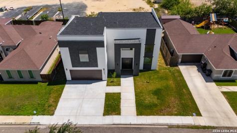 2626 Las Cimas Drive Eagle Pass TX 78552