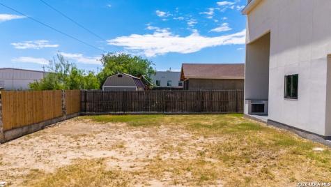 2626 Las Cimas Drive Eagle Pass TX 78552