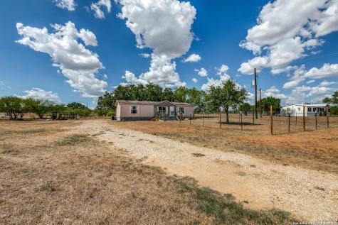 337 Mourning Dove Floresville TX 78114
