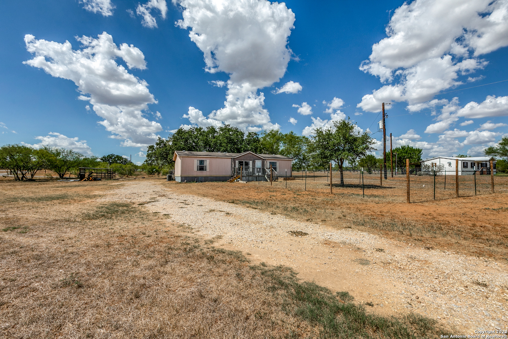 337 Mourning Dove Floresville TX 78114