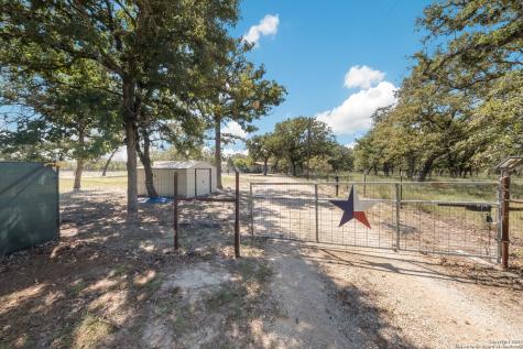 900 Wild Rose Lane Stockdale TX 78160