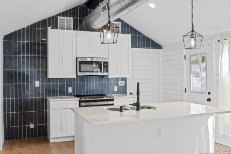 362 Avenue J Poteet TX 78065