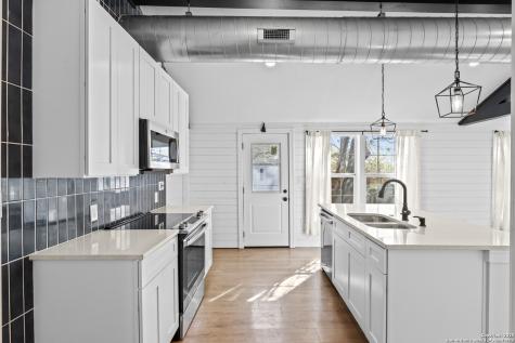 362 Avenue J Poteet TX 78065