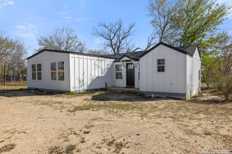 362 Avenue J Poteet TX 78065