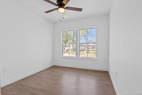 362 Avenue J Poteet TX 78065