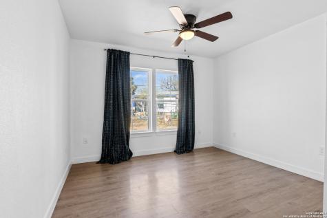 362 Avenue J Poteet TX 78065