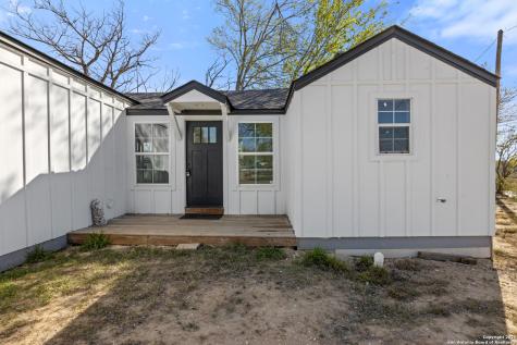 362 Avenue J Poteet TX 78065