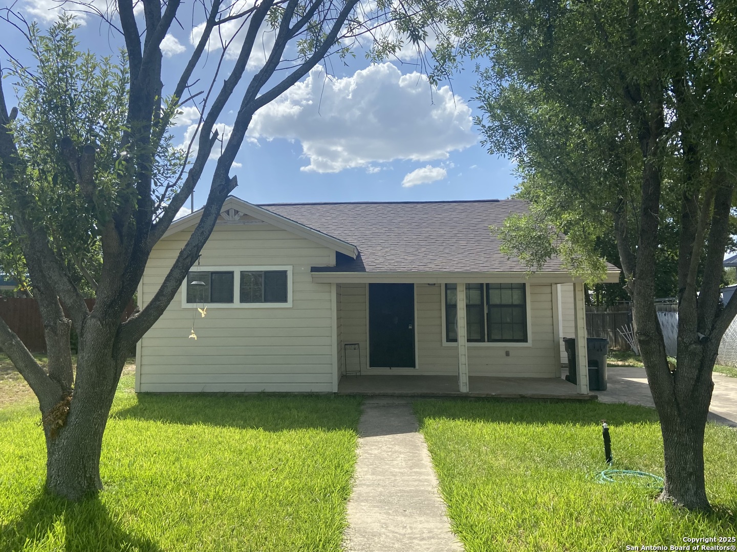 506 S 5th Carrizo Springs TX 78834