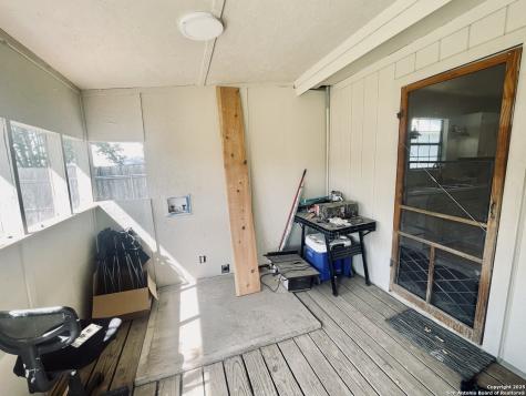 506 S 5th Carrizo Springs TX 78834