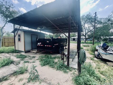 506 S 5th Carrizo Springs TX 78834