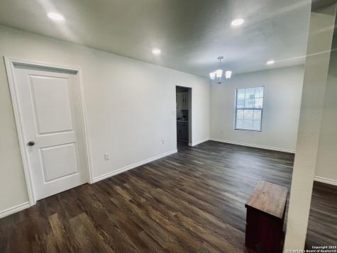 506 S 5th Carrizo Springs TX 78834