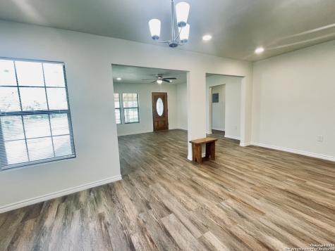 506 S 5th Carrizo Springs TX 78834