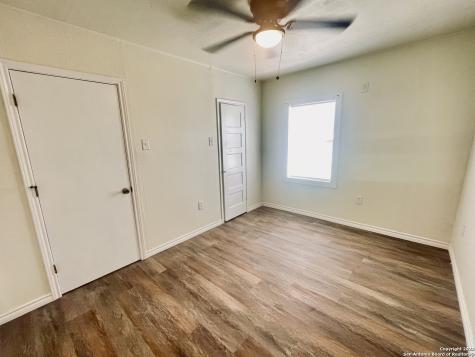 506 S 5th Carrizo Springs TX 78834