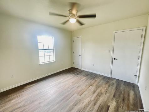 506 S 5th Carrizo Springs TX 78834
