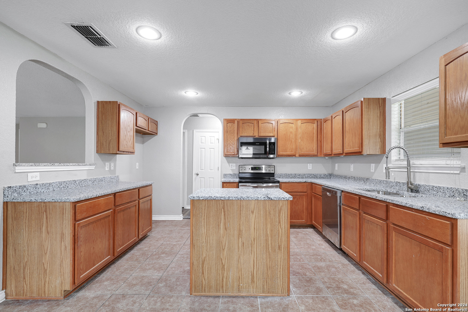 2722 Brighton Park Converse TX 78109