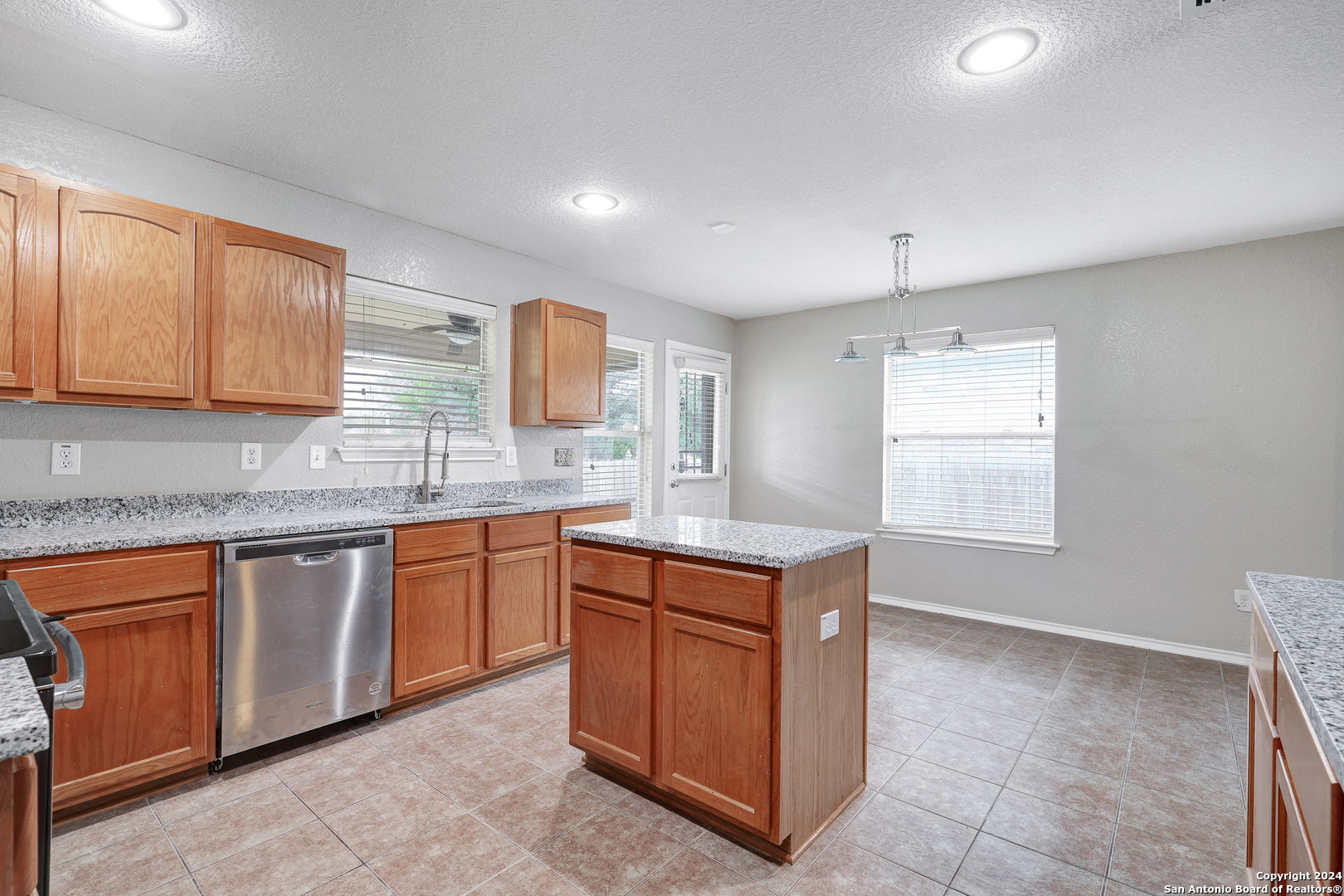 2722 Brighton Park Converse TX 78109
