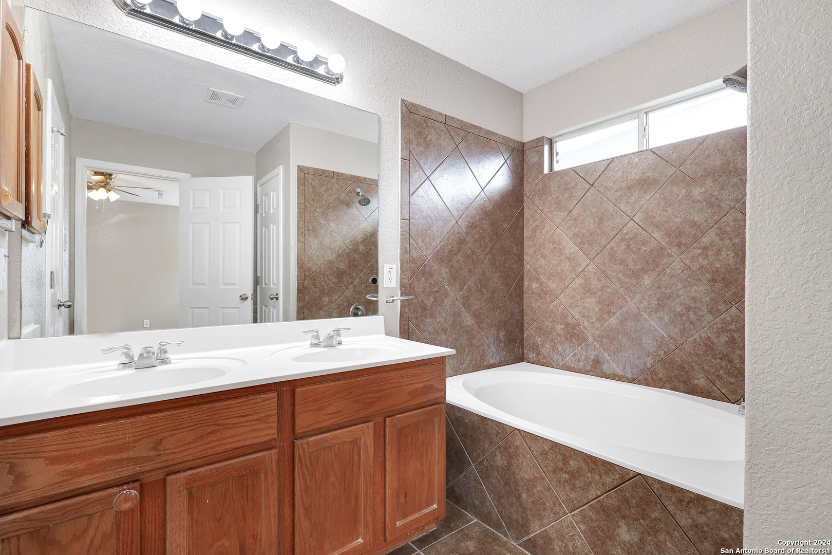 2722 Brighton Park Converse TX 78109