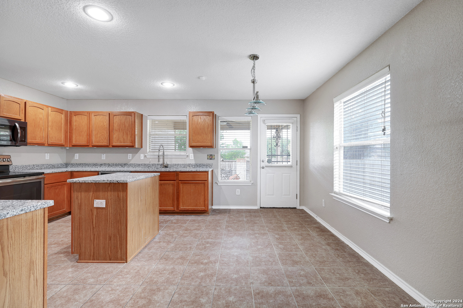 2722 Brighton Park Converse TX 78109