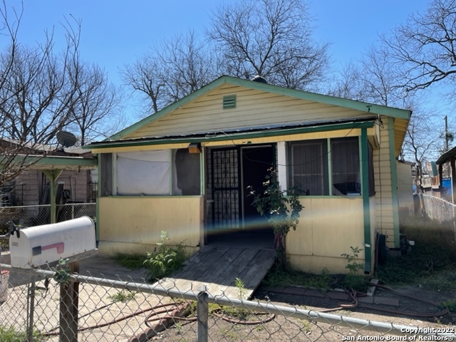 320 Del Valle Alley San Antonio TX 78207