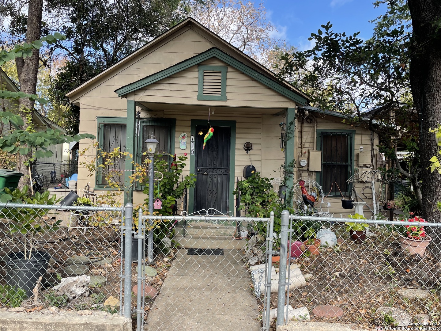 715 E Mistletoe Avenue San Antonio TX 78212