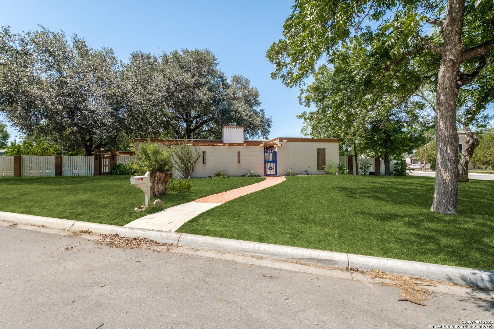 200 W Benson Road Uvalde TX 78801