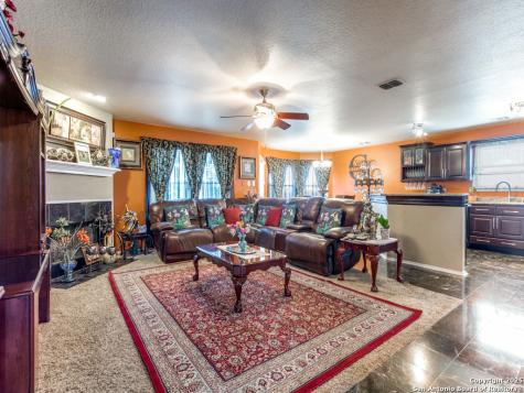 10702 Diamond Rock San Antonio TX 78251