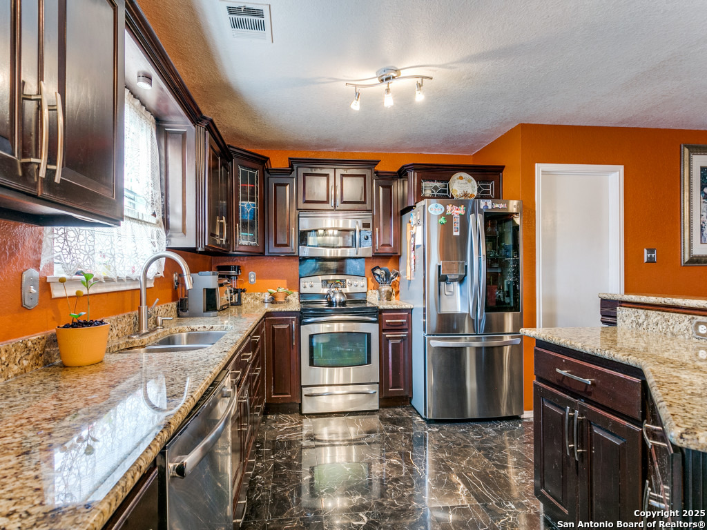 10702 Diamond Rock San Antonio TX 78251