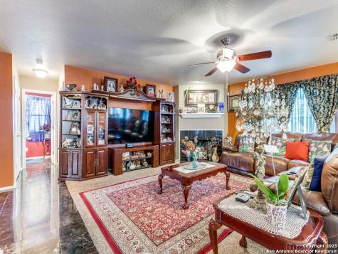 10702 Diamond Rock San Antonio TX 78251