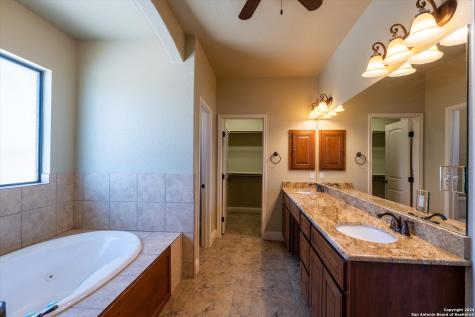 117 Abrego Run Floresville TX 78114