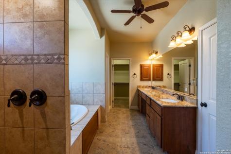 117 Abrego Run Floresville TX 78114