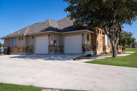 117 Abrego Run Floresville TX 78114