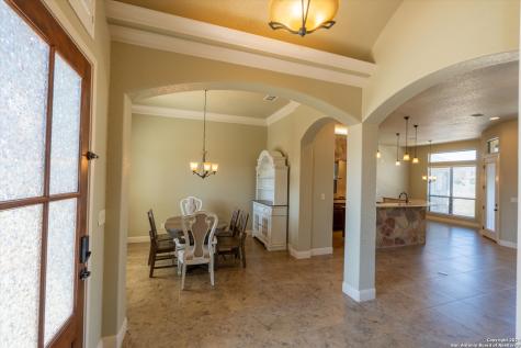 117 Abrego Run Floresville TX 78114
