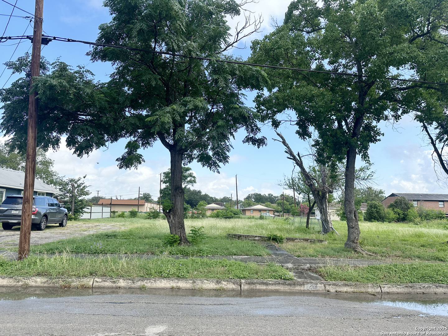 213 E Lindbergh Universal City TX 78148
