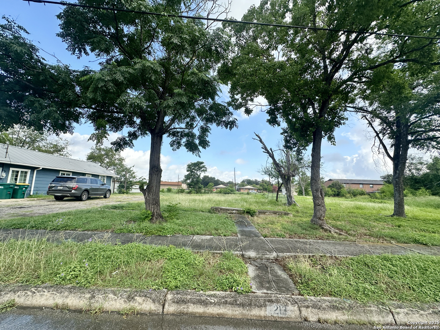213 E Lindbergh Universal City TX 78148