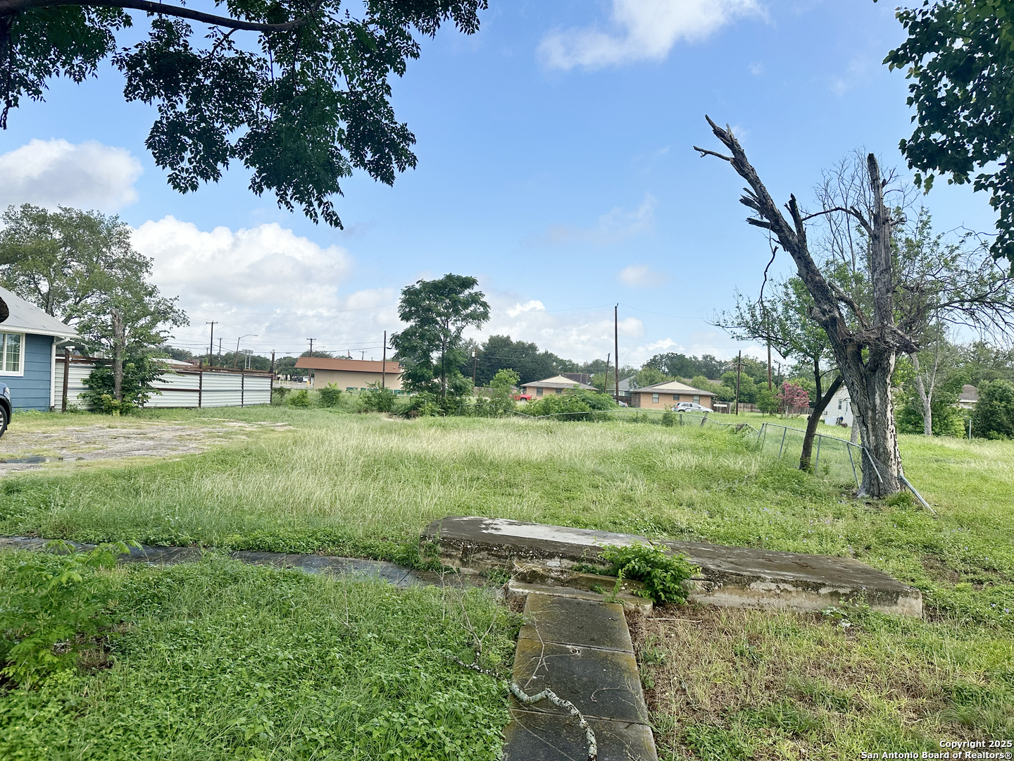 213 E Lindbergh Universal City TX 78148