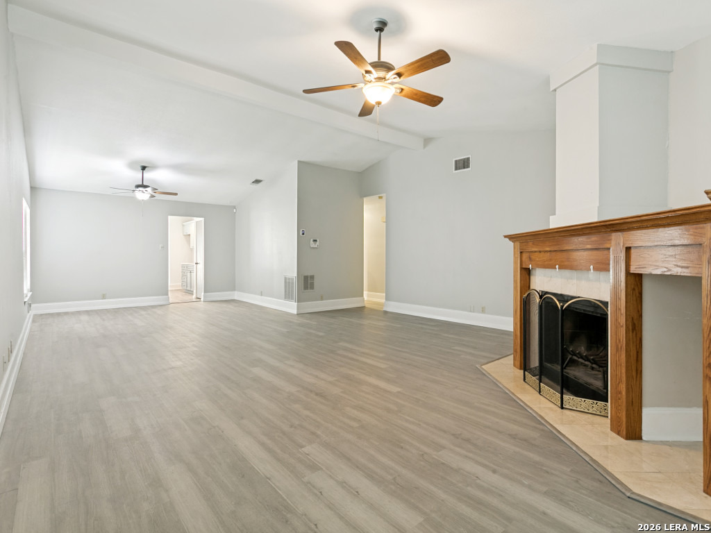 6827 Country Hill San Antonio TX 78240