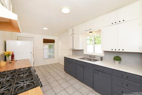302 Lemur Drive San Antonio TX 78213