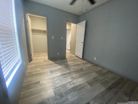 4406 Lost Hills Elmendorf TX 78112